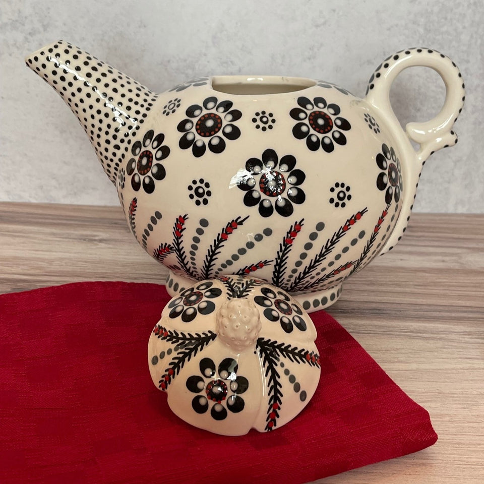 Potters Hand Painted Trillium Black & White Teapot
