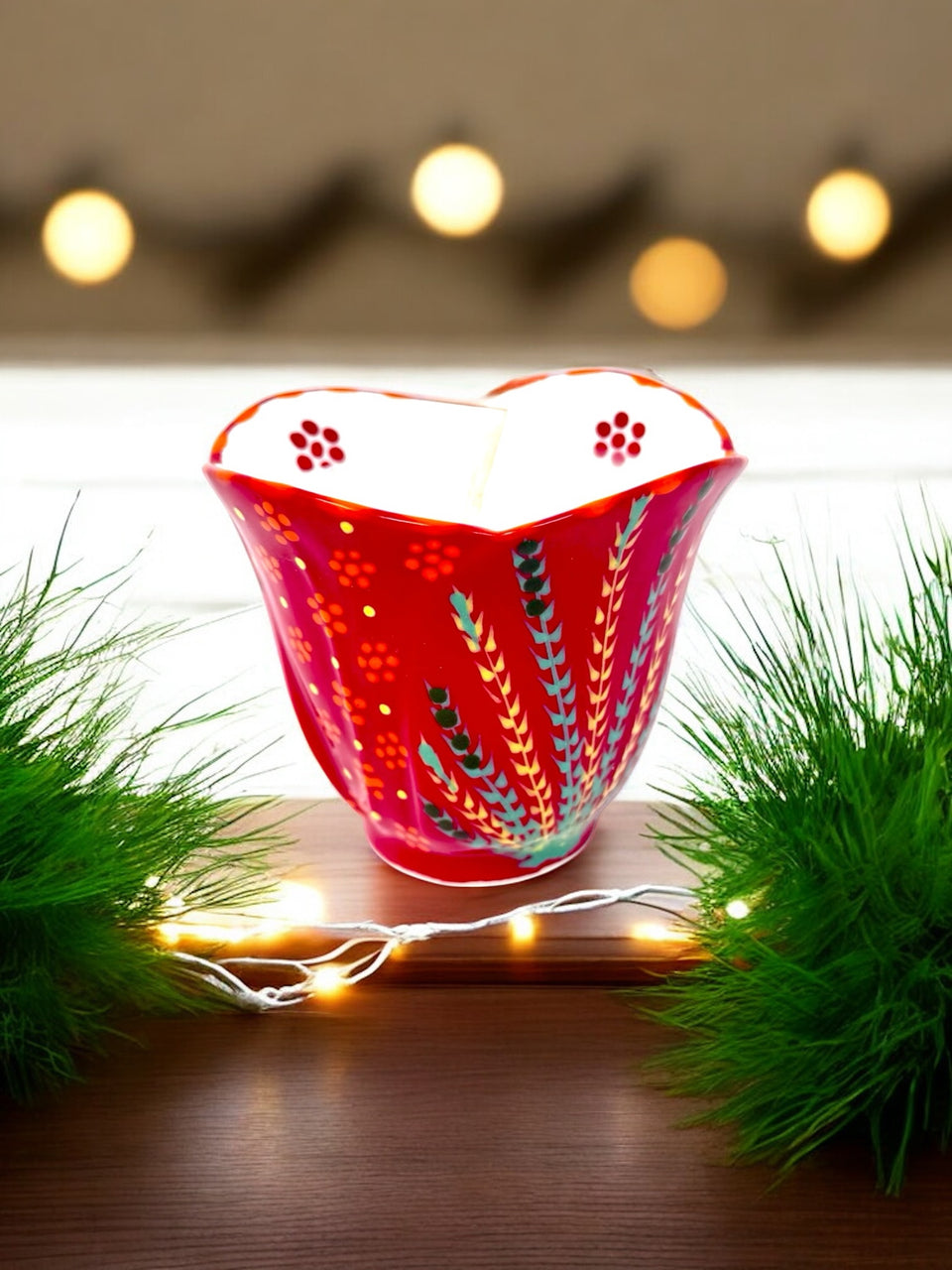 Hand-Painted Ceramic Holiday Tulip Candle – Spiced Cookie Scent