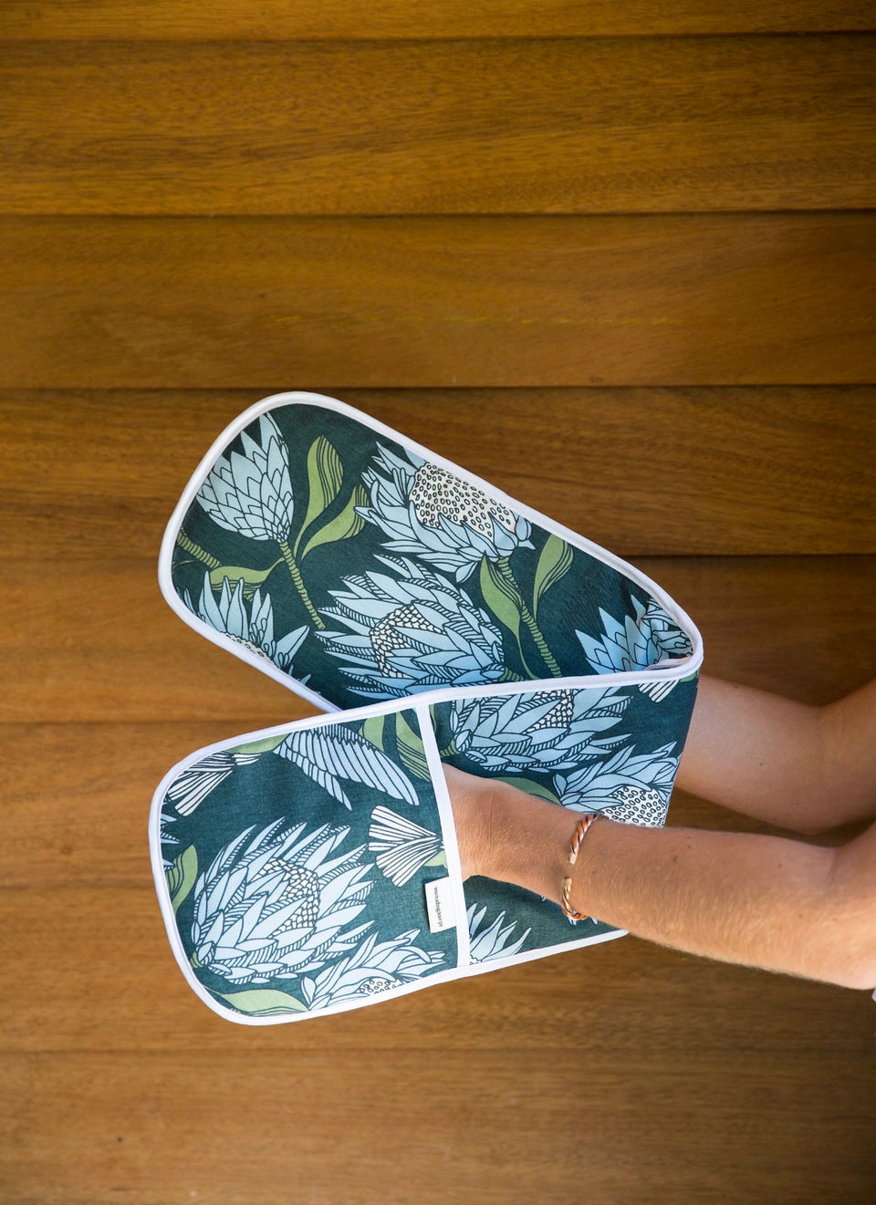 Alove Supreme Joined Oven Gloves Protea (Blue on Gunmetal)