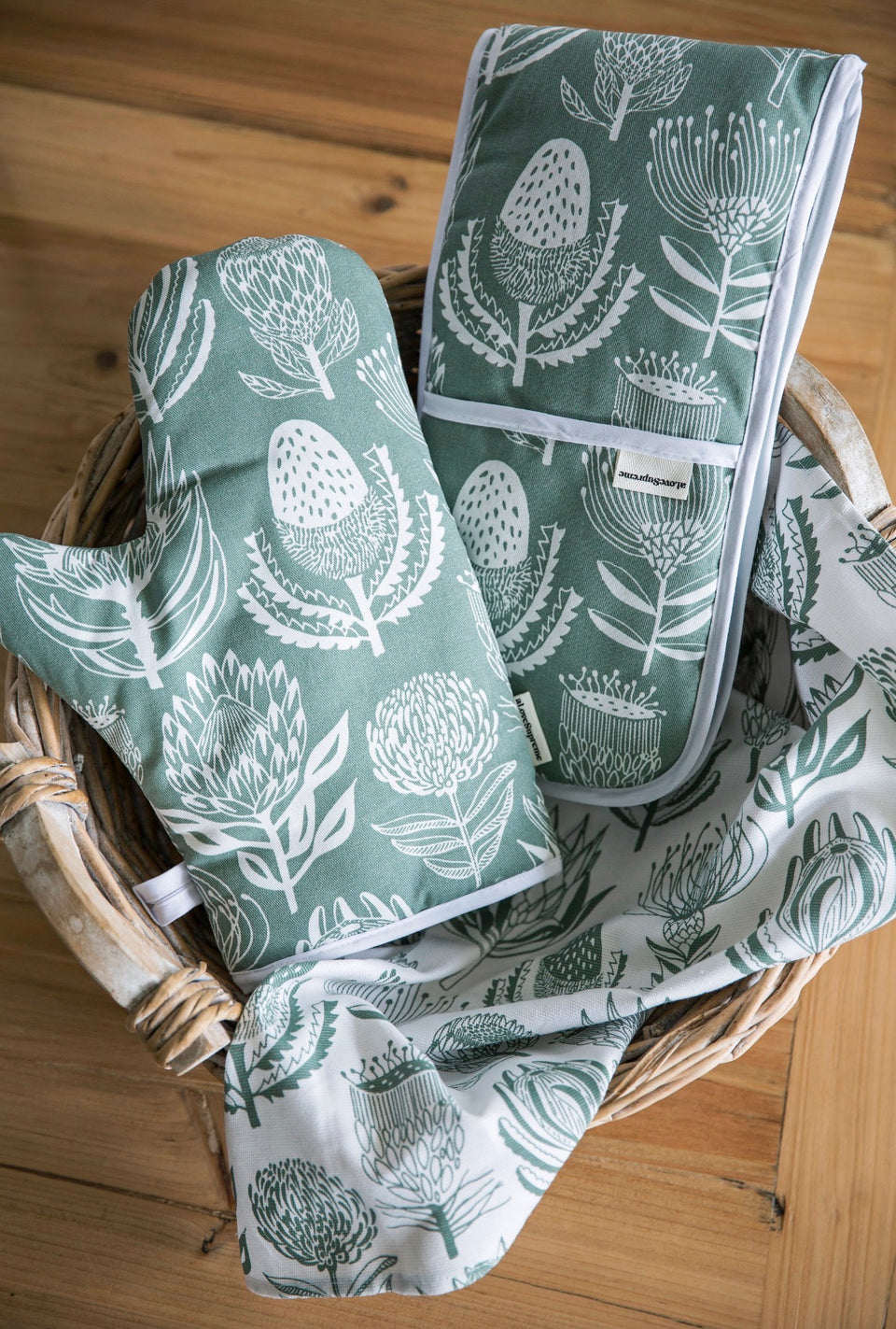 Alove Supreme Single Oven Glove Floral Kingdom (White on Sage)