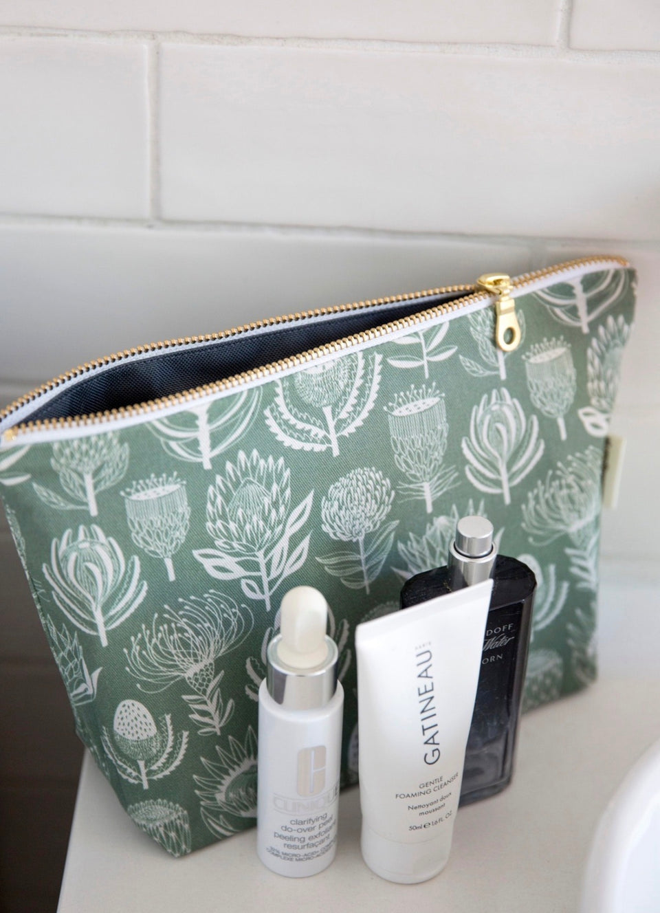 Alove Supreme Makeup Pouch Floral Kingdom (White on Sage)