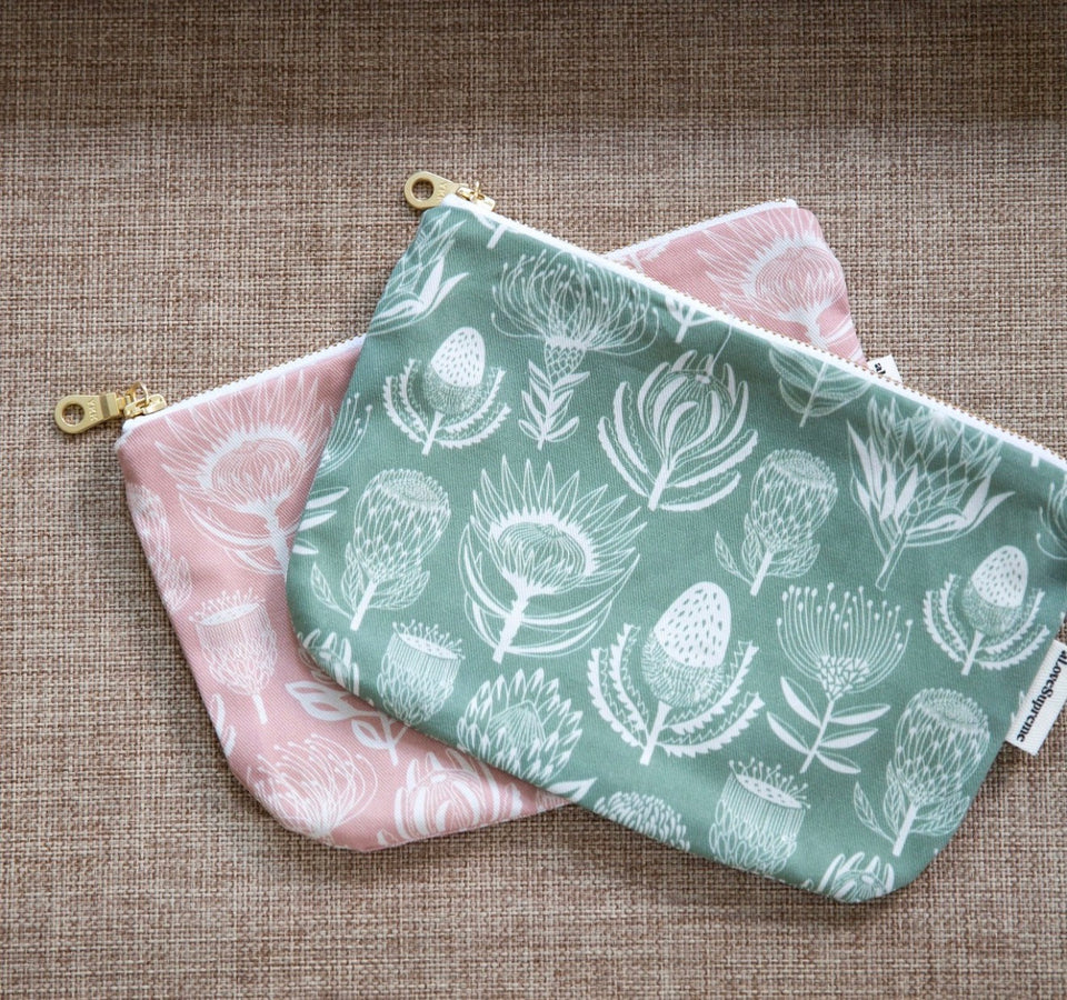 Alove Supreme Makeup Pouch Floral Kingdom (White on Pink)