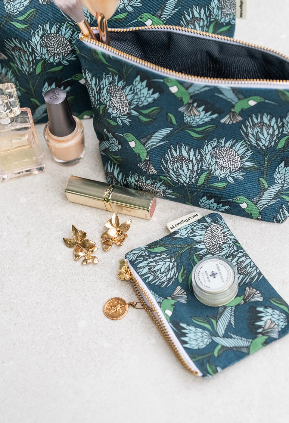 Alove Supreme Makeup Pouch Protea (Blue on Gun Metal)