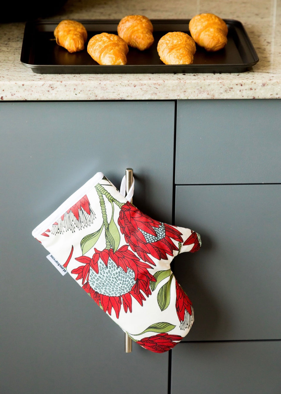 Alove Supreme Single Oven Glove Protea (Red on White)