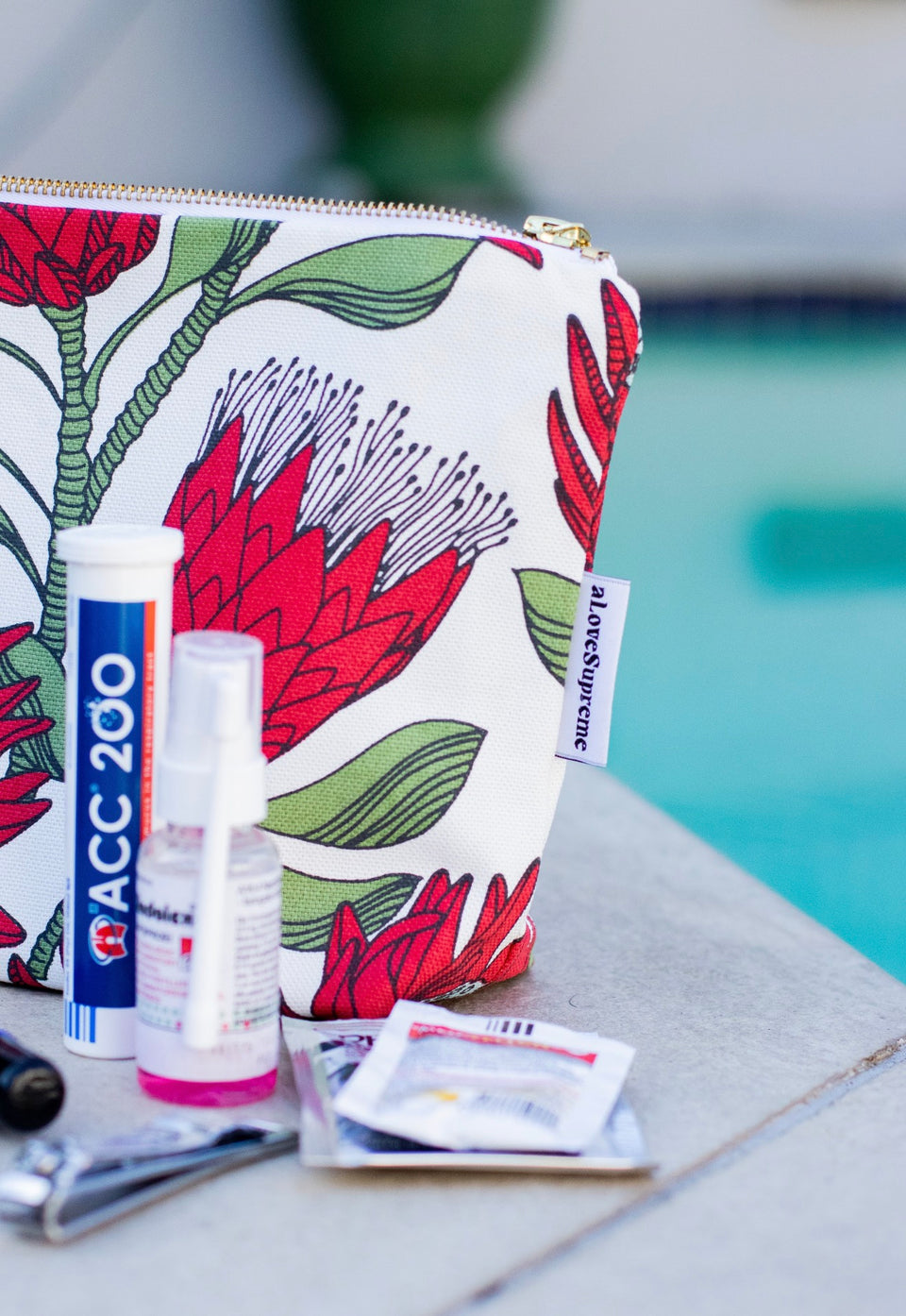 Alove Supreme Makeup Pouch Protea (Red on White)