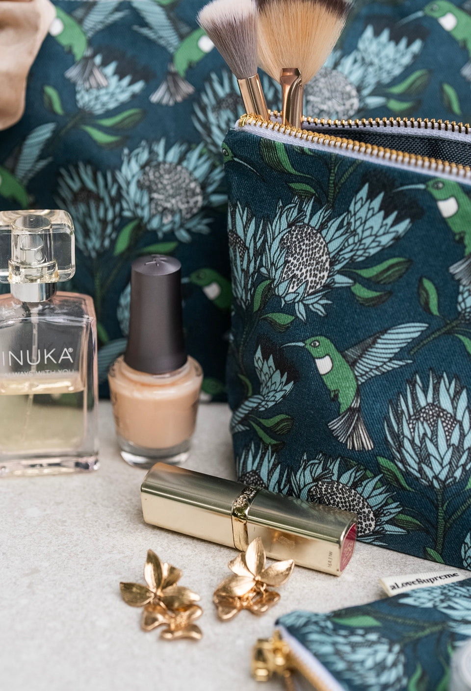 Alove Supreme Makeup Pouch Protea (Blue on Gun Metal)