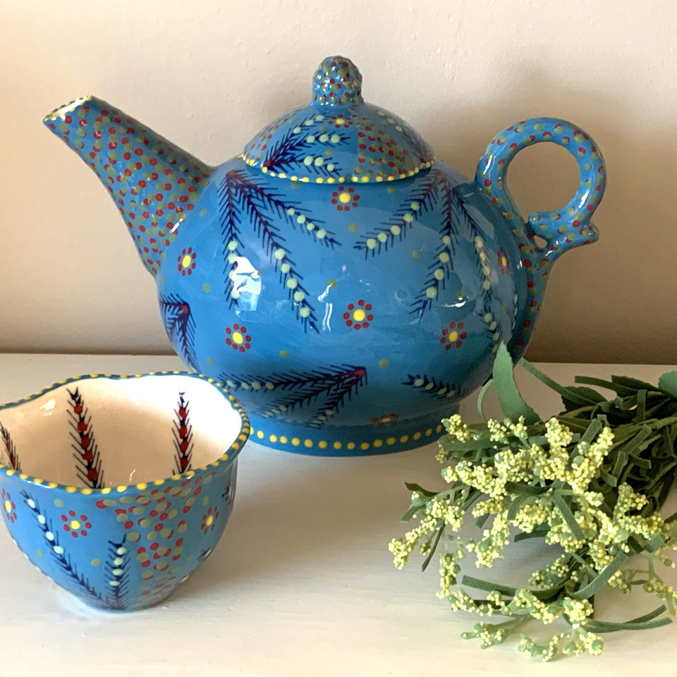 Potters Hand Painted Trillium Blue Teapot