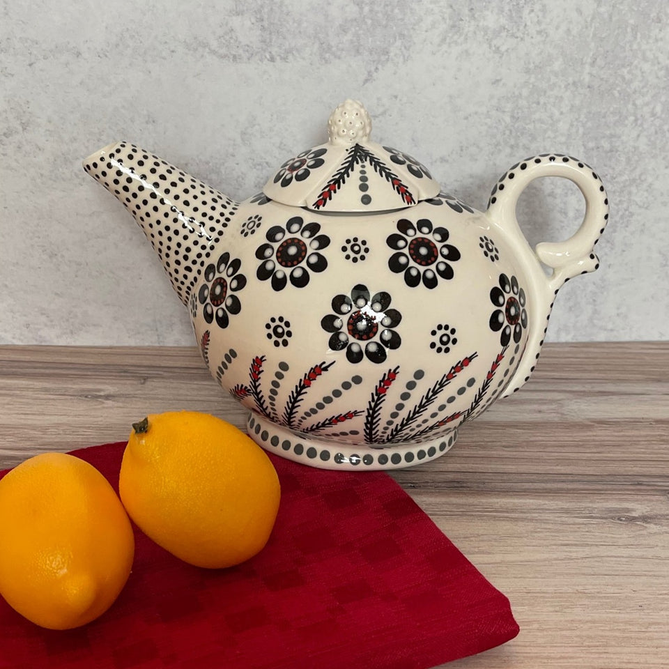 Potters Hand Painted Trillium Black & White Teapot